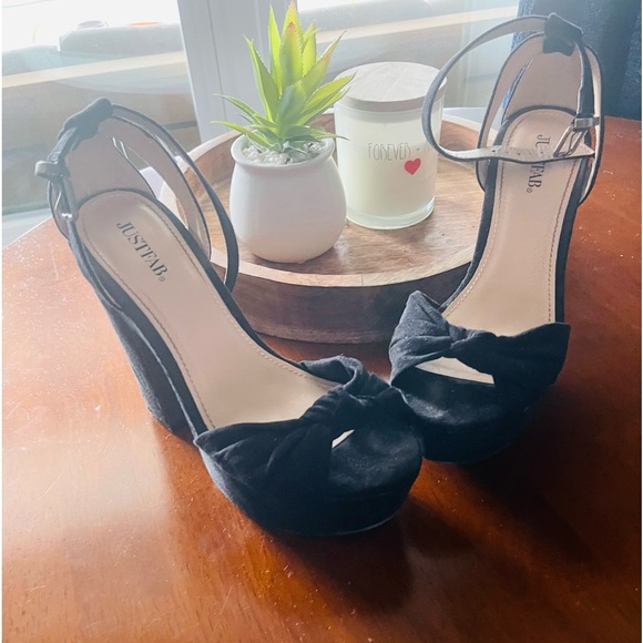 Adorable black high heels - Picture 2 of 3